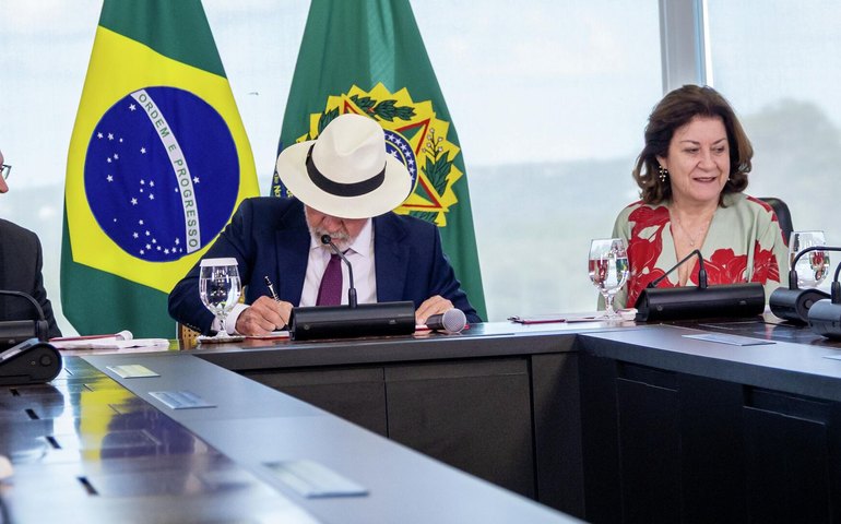 Lula assina decreto de acordo entre Mercosul e União Europeia e destaca empenho latino-americano