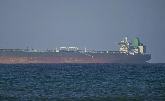 Navios no estreito de Ormuz. Fonte: Internet