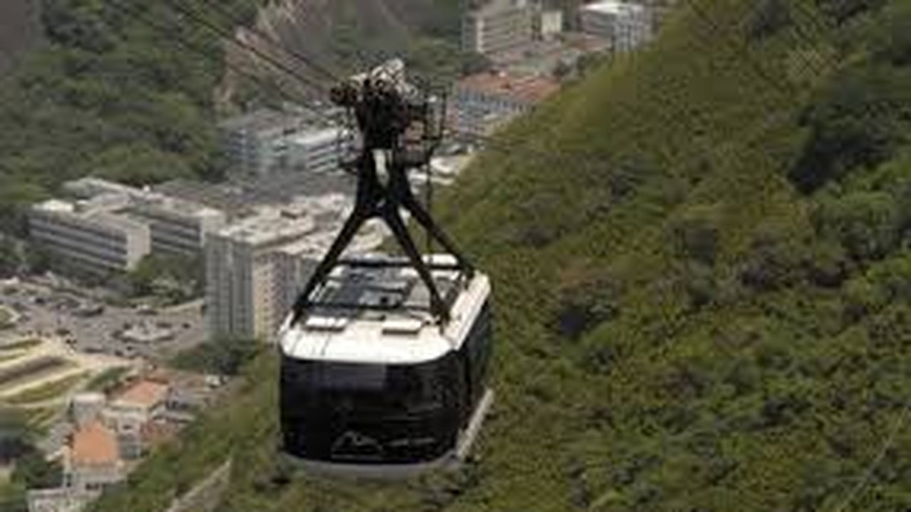 Buscas por professor aposentado desaparecido na trilha do Morro da Urca continuam e passam de 35 horas