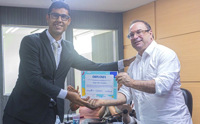 Prefeito Luciano dá posse a conselheiros e destaca rede de proteção a crianças e adolescentes em Arapiraca