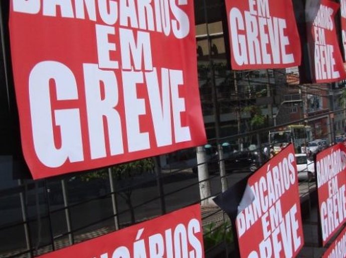 Justiça do Trabalho proíbe sindicato de bloquear acesso a agências do Bradesco