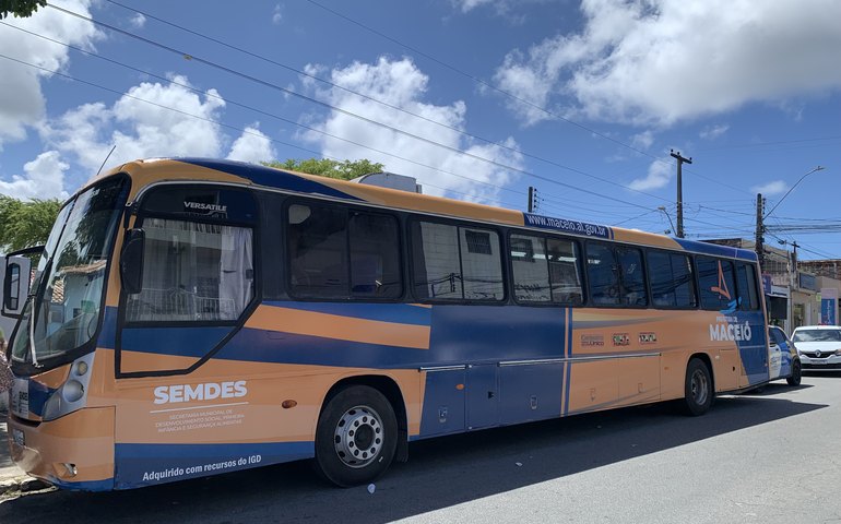 Unidade Móvel do Cadastro Único atende moradores do Benedito Bentes