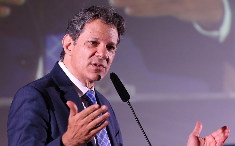 Haddad diz que governo não paga privilégios porque quer, paga porque uma lei exige