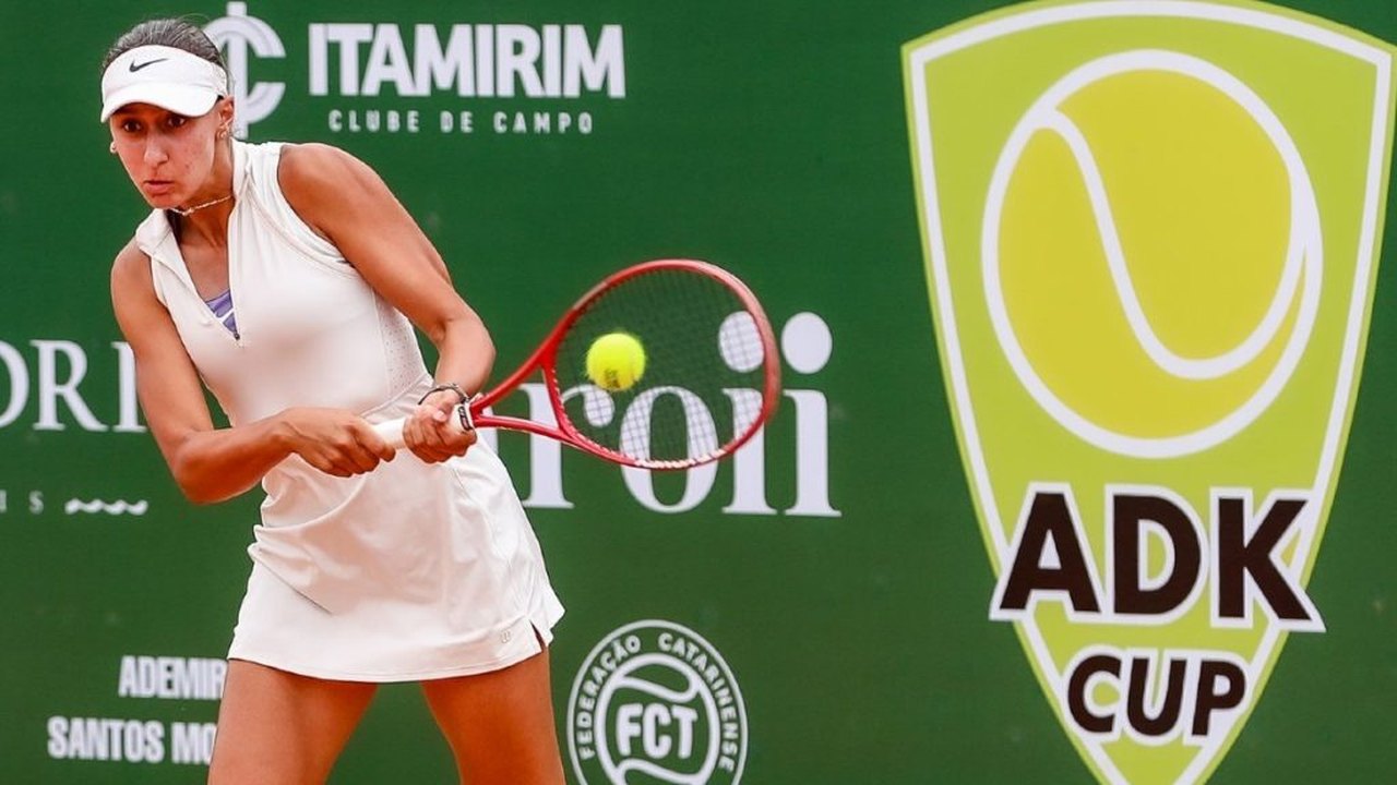 Catarinenses Lara Hass e Clara Coura se enfrentam na semifinal da ADK Juniors Cup em Itajaí