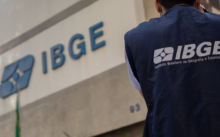 Indústria opera 18,8% abaixo do nível recorde alcançado em maio de 2011, diz IBGE