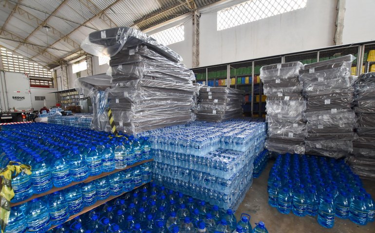 Equipe técnica da Seades acompanha distribuição de kits emergenciais na Barra de São Miguel