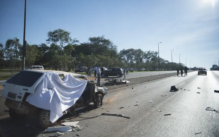 Acidente deixa nove mortos e dez feridos no interior de Minas Gerais