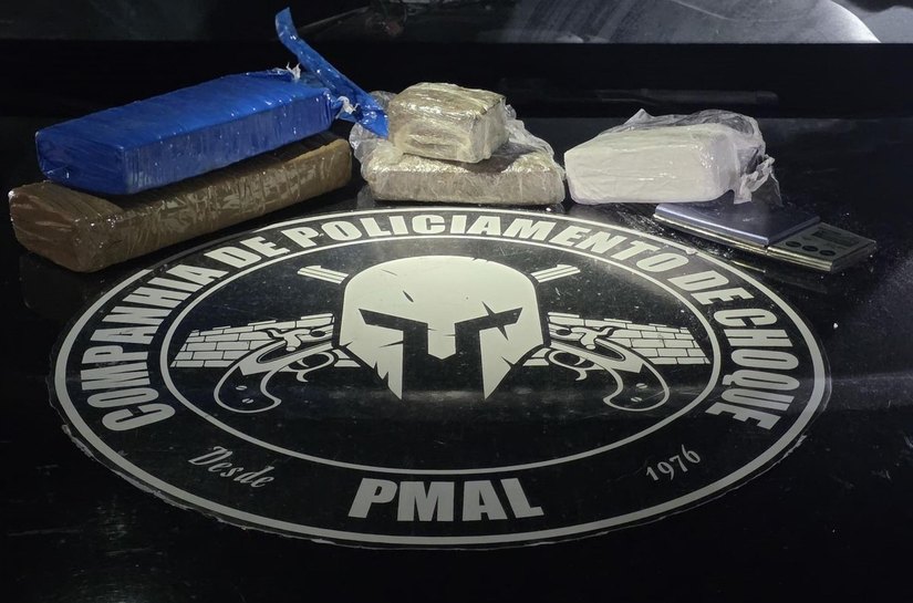 Polícia Militar apreende drogas e prende três suspeitos em Maceió