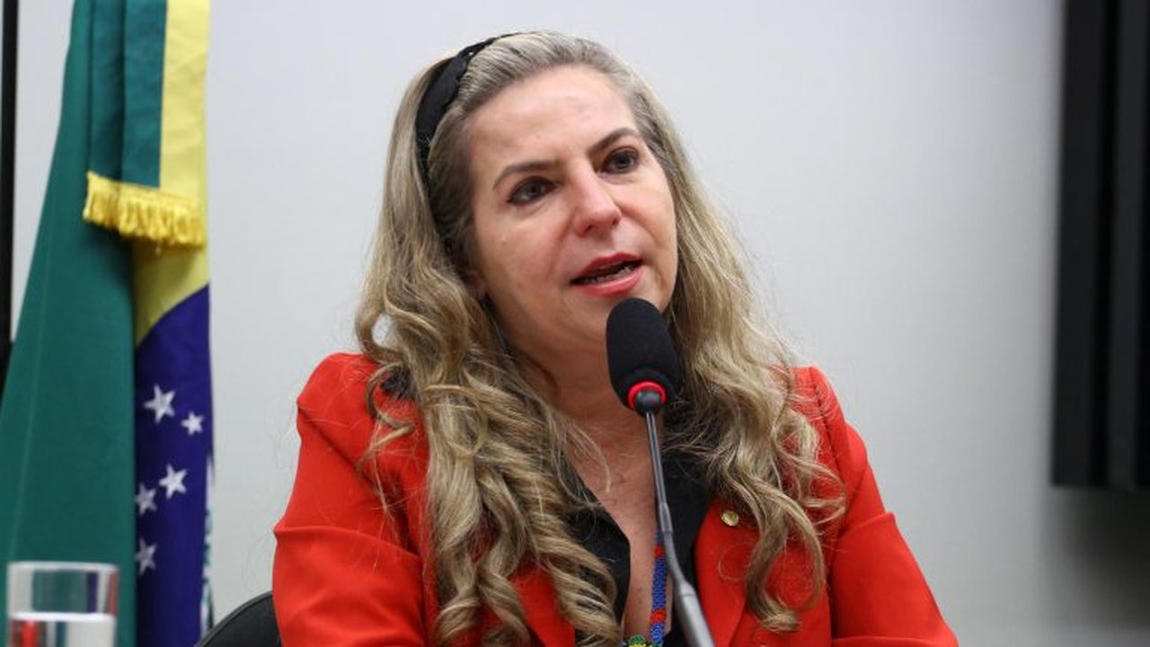 Luizianne Lins é eleita presidente da Comissão de Direitos Humanos