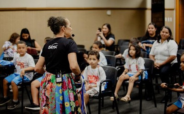 Crianças do Colégio de Aplicação da Ufal visitam Bienal e se encantam