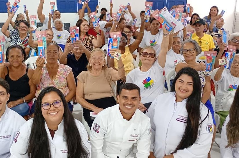 Idosos do Serviço de Convivência são orientados sobre saúde bucal