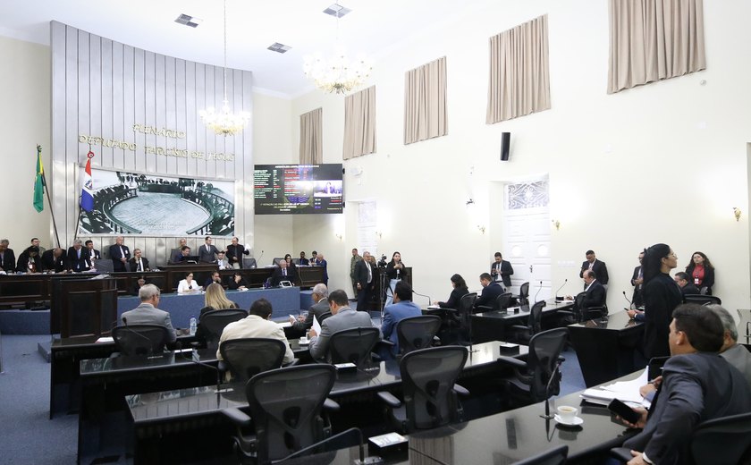 Deputados aprovam bonificação aos profissionais da Educação