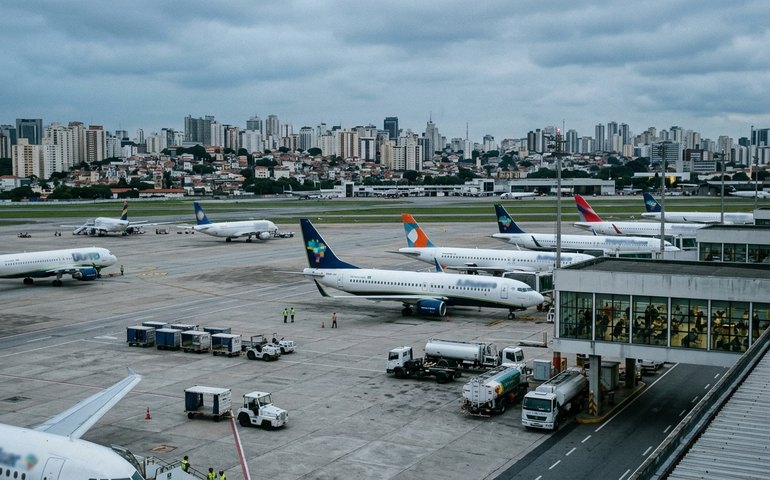Voos são suspensos em Congonhas e Guarulhos após falha no controle aéreo em SP