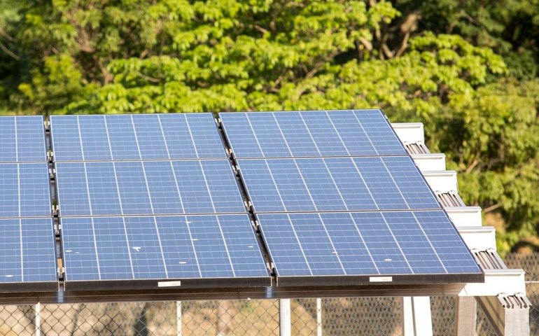 Brasil ultrapassa 10 GW de geração solar centralizada e deve crescer mais, diz Absolar