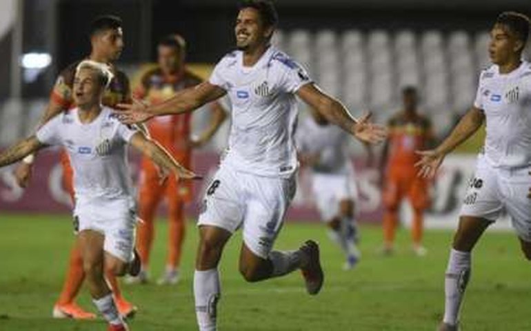 Na mira do Benfica, Lucas Veríssimo terá futuro selado por conselheiros na terça