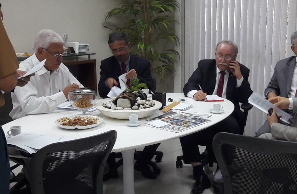 Reunião deputados e sindicalistas / Foto: Aldaci Souza