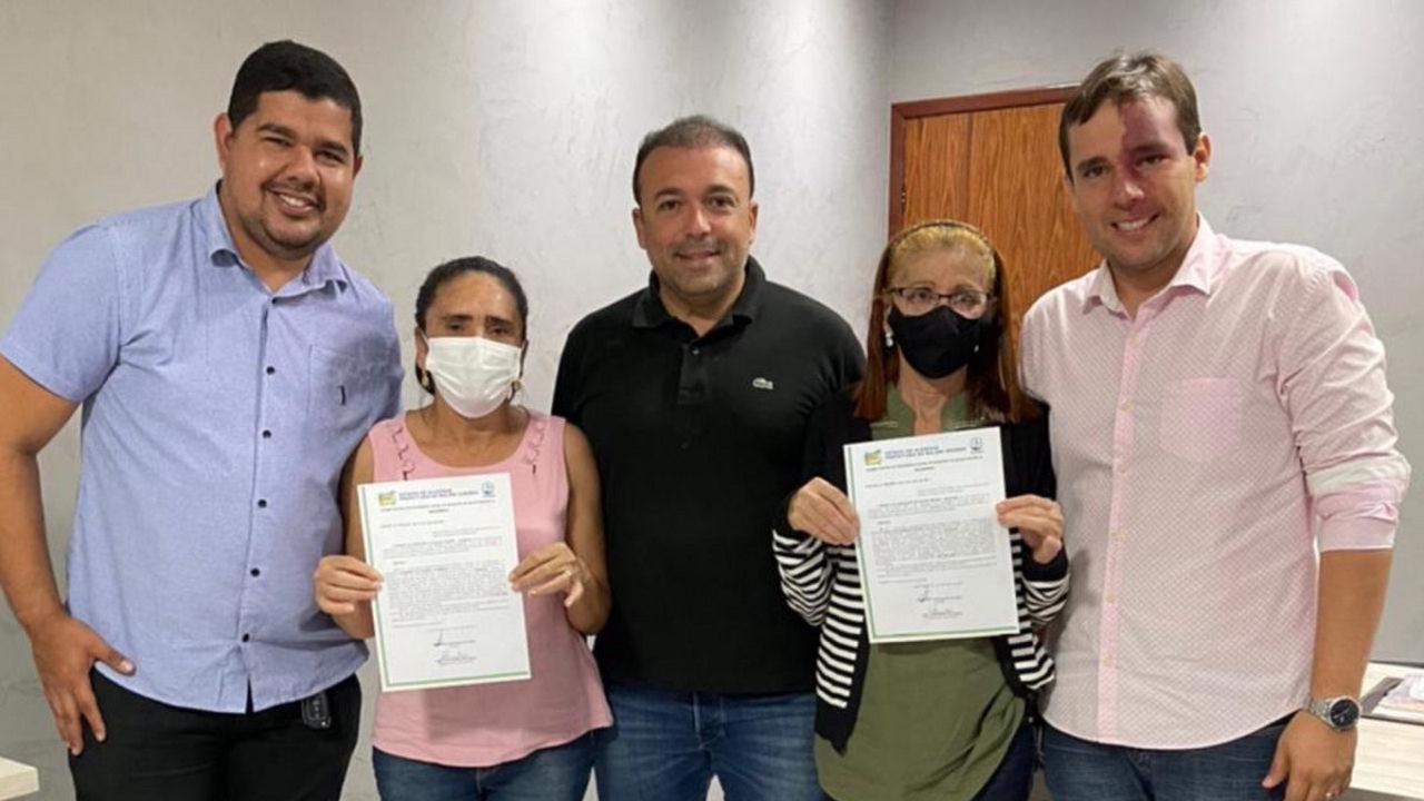 Prefeito Theobaldo Cintra assina portarias de aposentadorias de servidores em Major