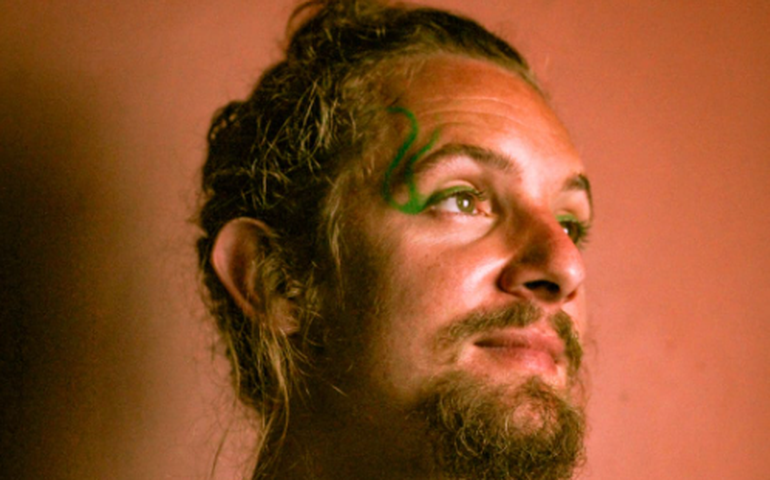 Chegadas, partidas e recomeços no show Aqui, Alhures