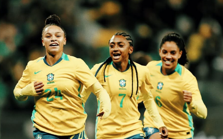Brasil vence Japão com show de joia de 19 anos, retorno de Marta e 33 mil pessoas em Itaquera