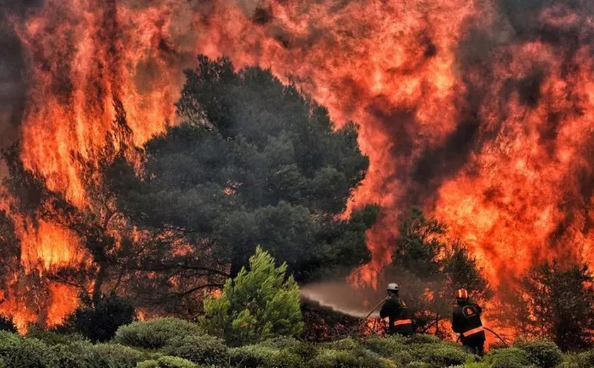 Incêndios se espalham por Grécia, Espanha e Itália