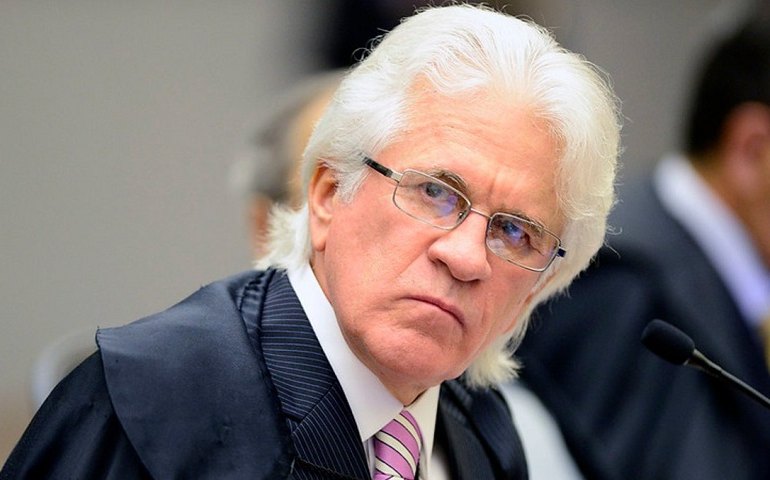 Indicado ao CNJ, filho de ministro tem 1 ano de OAB