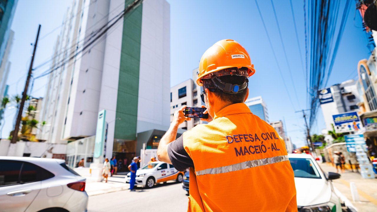 Prefeitura de Maceió garante apoio às vítimas de incêndio em hotel na Pajuçara
