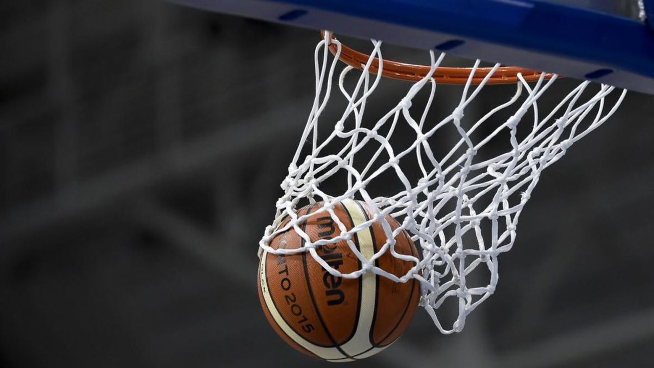 Doncic e Jokic brilham com 'triple-doubles' e Curry faz 42 pontos