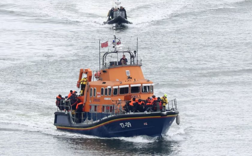 Cinco migrantes morrem ao tentar cruzar o Canal da Mancha para o Reino Unido