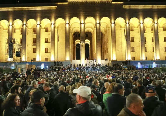 Protestos na Georgia repetem roteiro da crise entre Ucrânia e Rússia