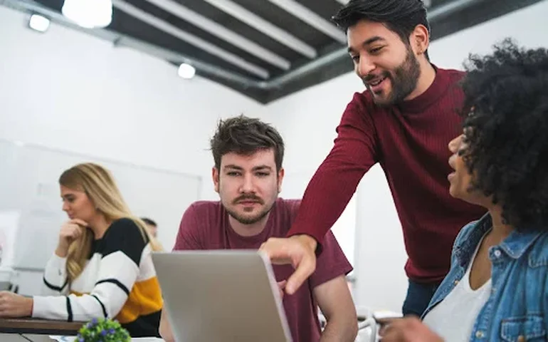 Empreendedorismo jovem cresce e reforça debate sobre acesso econômico no Brasil