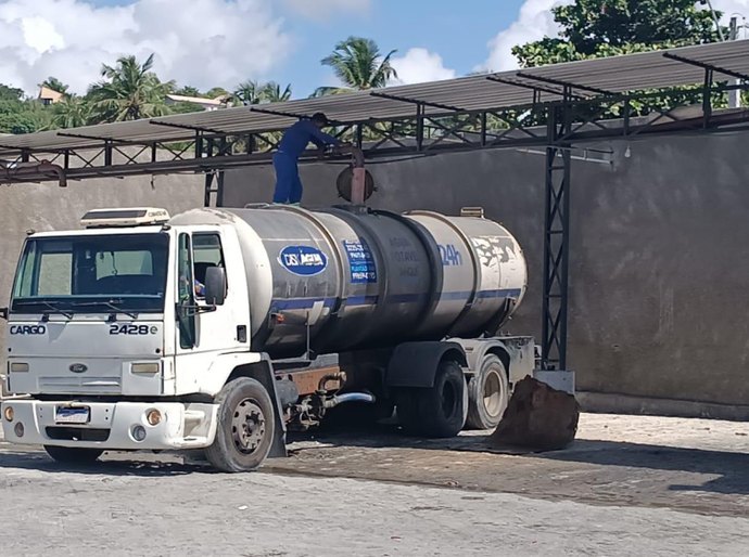 Trabalho preventivo orienta sobre transporte de água potável em Maceió