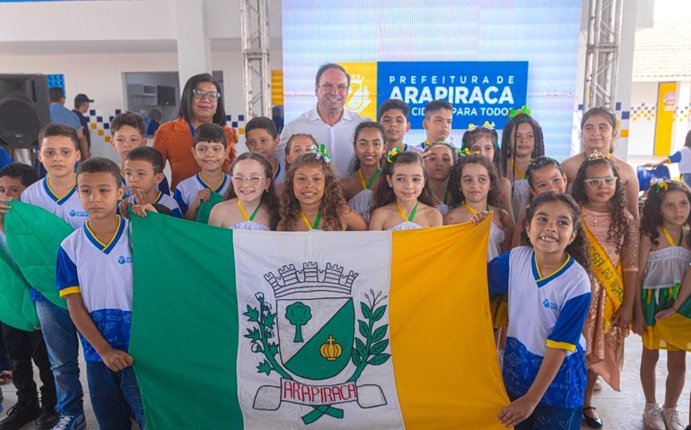 Moradores do Itapoã recebem escola para 350 alunos e agradecem ao prefeito Luciano Barbosa