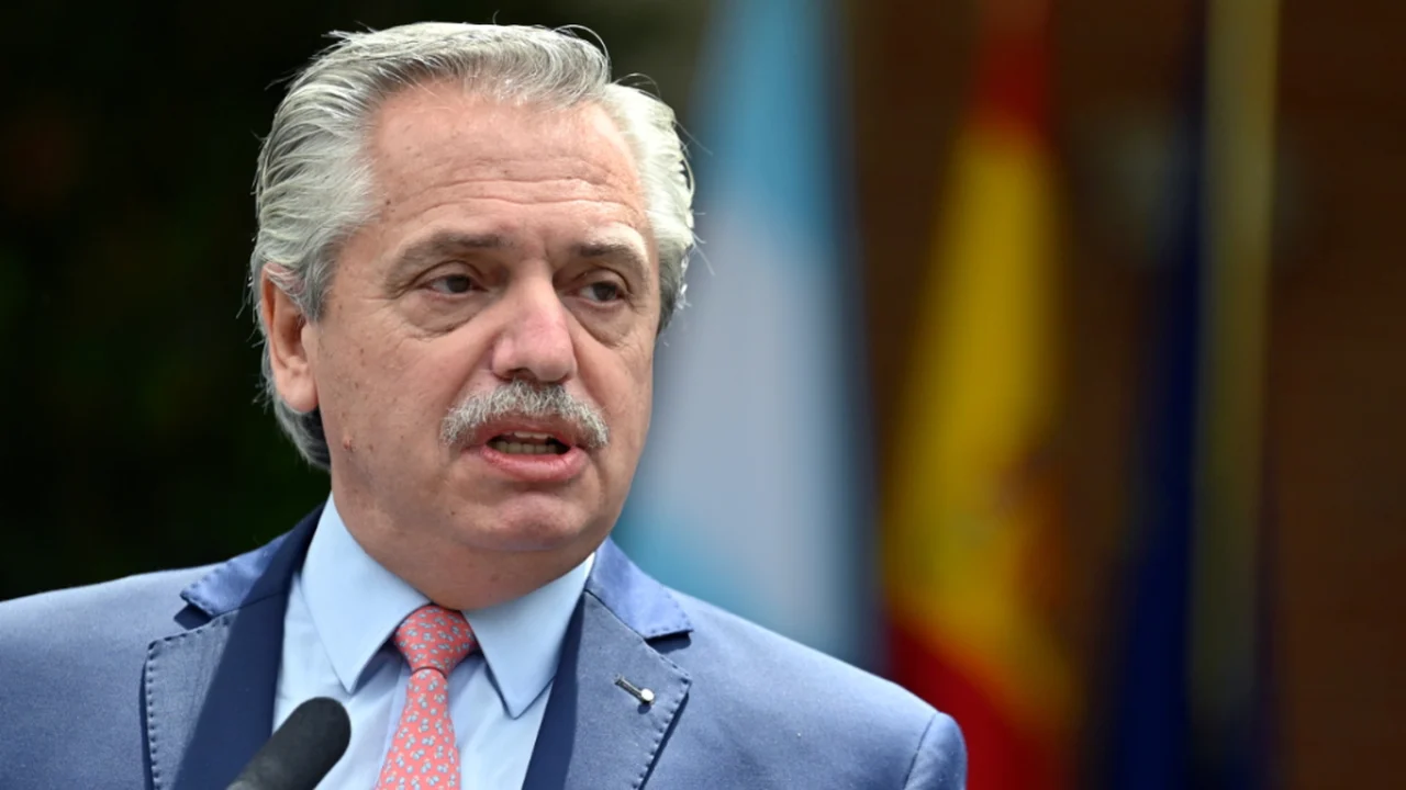 Escândalo de violência doméstica contra Fernández beneficia Milei na Argentina