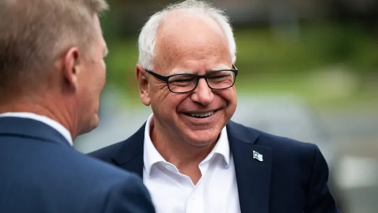 'Nunca subestime um professor', diz Tim Walz ao aceitar nomeação para vice de Kamala Harris