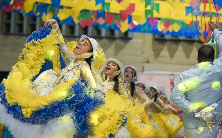 Festival de Quadrilhas Juninas une dança, teatro e literatura em espetáculo que resgata tradição sertaneja