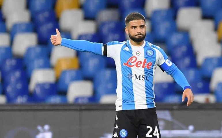 Napoli deixa Roma empatar no final e se distancia da briga pelo título italiano