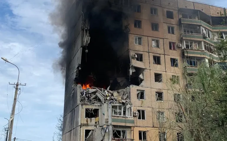 Rússia bombardeia prédio e universidade na Ucrânia após repelir ataque com drones ucranianos a Moscou