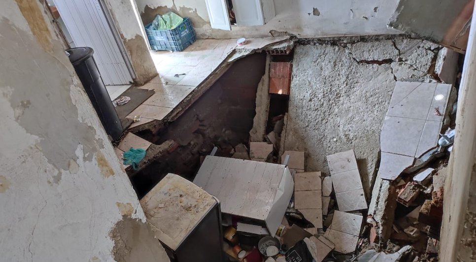 Piso residencial desaba e deixa duas pessoas feridas em Aracaju