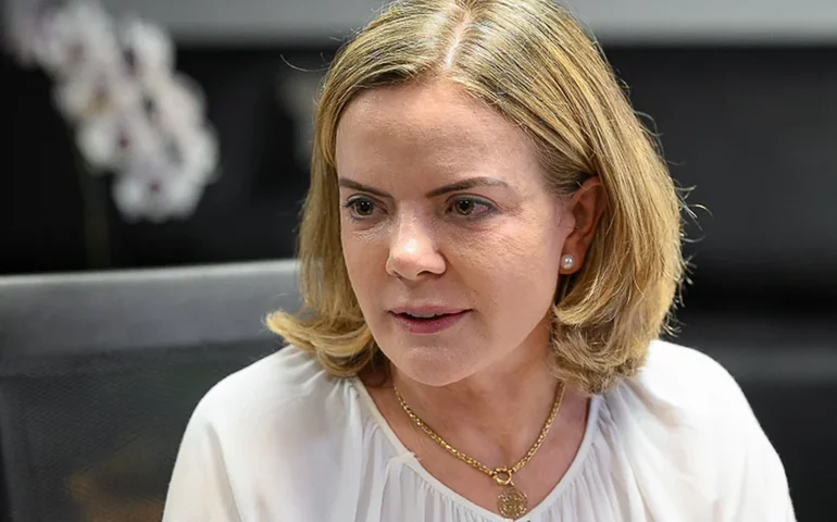 'Campanha eleitoral do PT e dos candidatos que apoiamos foi linda', diz Gleisi Hoffmann