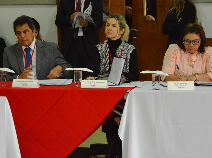 Rosa Albuquerque assina declaração de apoio a mudança nas regras de composição dos TCEs
