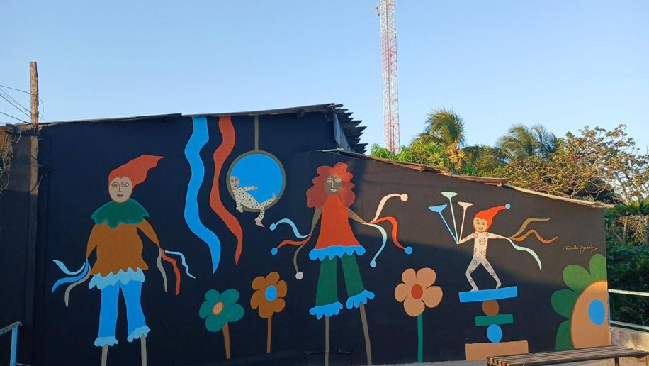 Artista Persivaldo Figueirôa entrega mural na Vila Emater em homenagem à arte-educadora circense Peró Batista