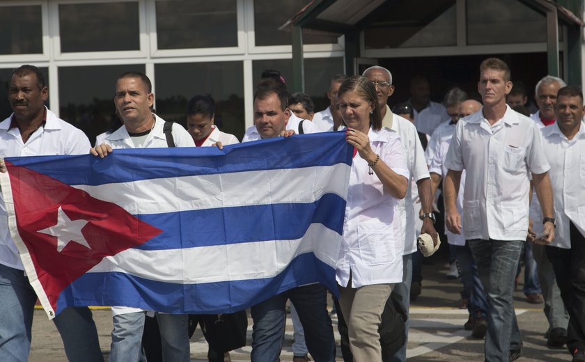 Cuba vai retirar todos os médicos do Brasil em 40 dias