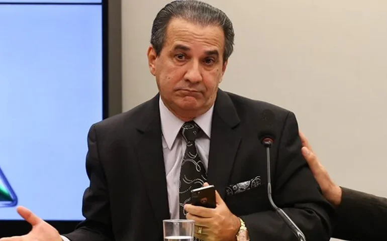 Malafaia afirma que prisão de Bolsonaro é 'cortina de fumaça' para caso Banco Master e critica decisão de Moraes