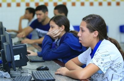 Alunos podem assistir aulas preparatórias para o Enem pela TV Educativa