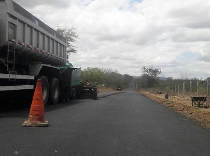 Minador do Negrão recebe 14 km de rodovia recuperada nesta quinta(29)