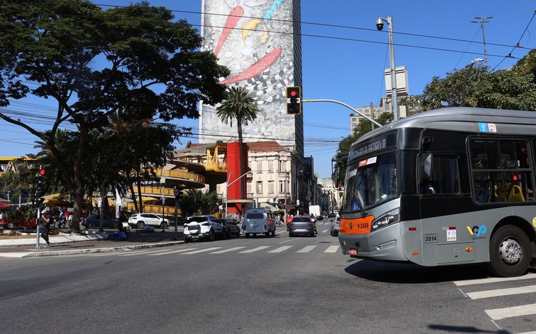 Prefeitura de São Paulo anuncia aumento da tarifa de ônibus para R$ 5,30