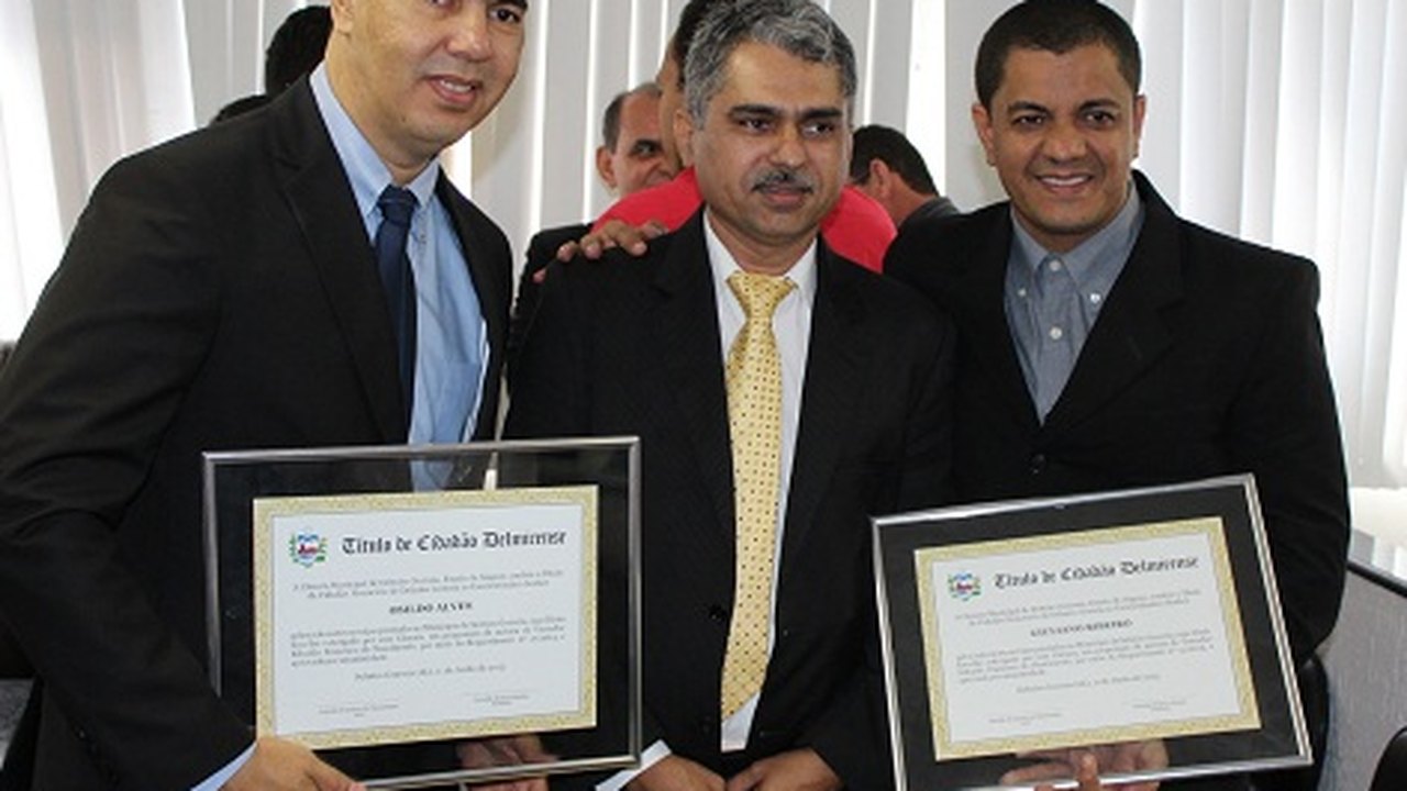 Radialistas Giuliano Ribeiro e Ozildo Alves recebem Título de Cidadão Delmirense
