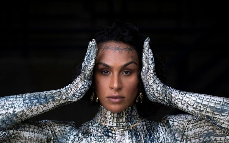 Linn da Quebrada vence prêmio de Mulher do Ano e é alvo transfobia