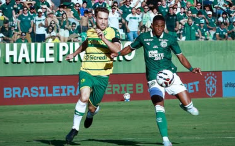 Com dois gols de Jajá, Goiás faz valer o mando de campo e bate o Cuiabá pela Série B