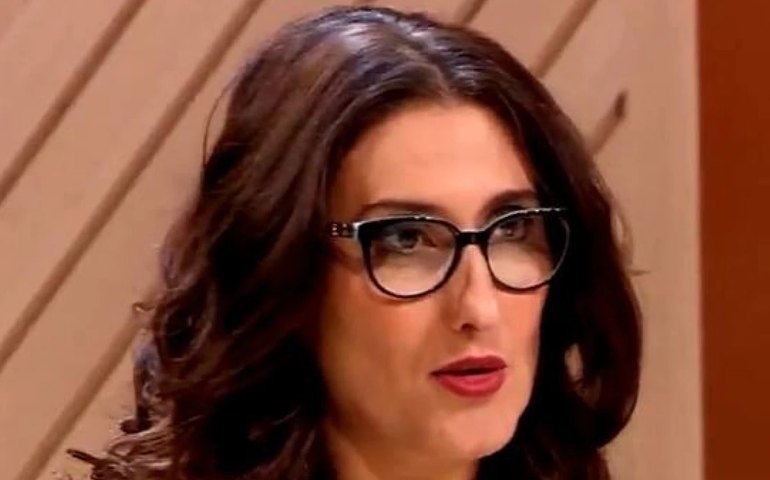 Paola Carosella anuncia separação de Jason Lowe após 8 anos de casamento